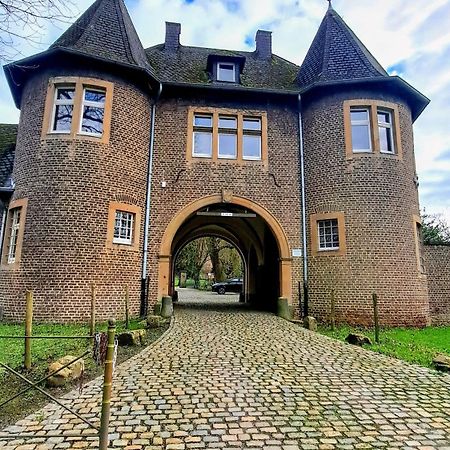 Apartments Am Schloss Rimburg Ubach-Palenberg Bagian luar foto