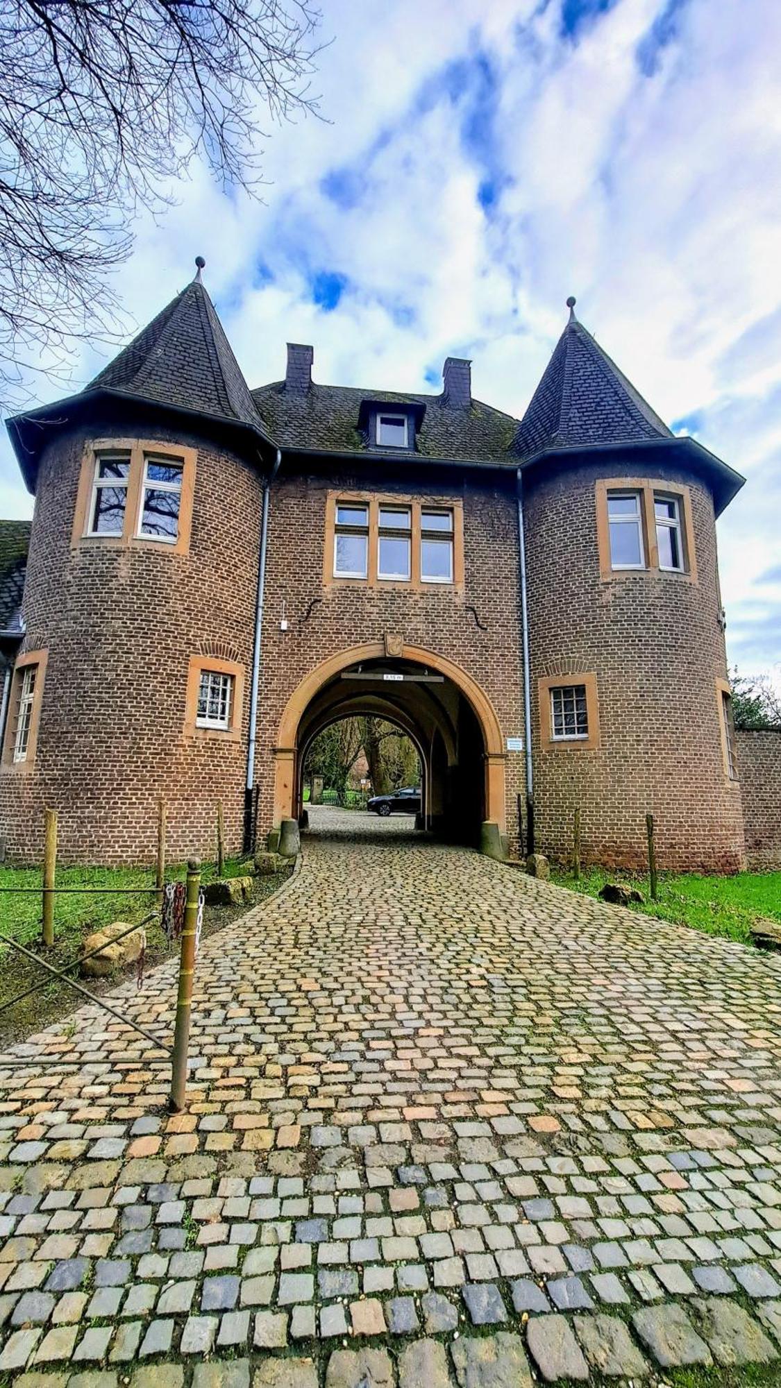 Apartments Am Schloss Rimburg Ubach-Palenberg Bagian luar foto