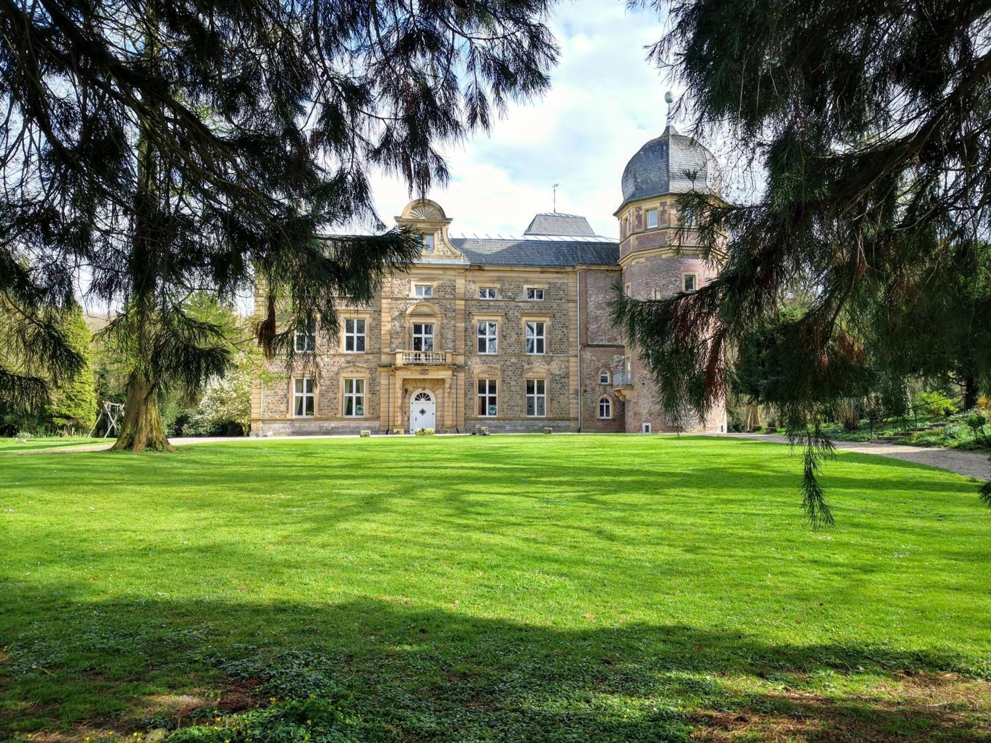 Apartments Am Schloss Rimburg Ubach-Palenberg Bagian luar foto